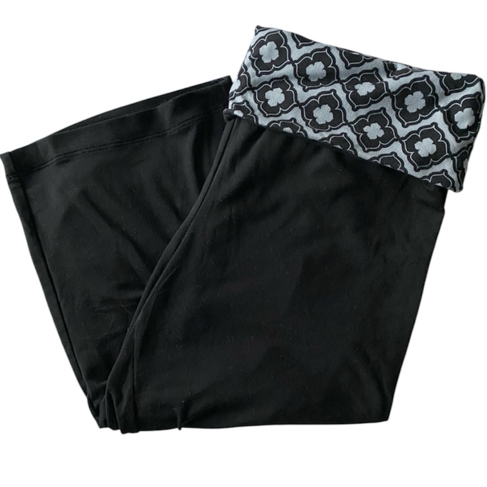 Yoga Capris Black With Flared Leg, Patterned Gray & Black Band